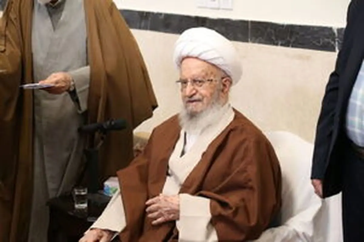 آیت الله مکارم شیرازی: اخیرا برخی از طلاب به دلیل تشکیل صندوق های قرض الحسنه ورشکست شدهاند