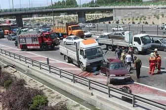  له شدن پراید در تصادف با کامیونت در تهران/ عکس