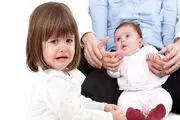 با اضطراب فرزند اول پس از تولد خواهرش چه کنم؟
