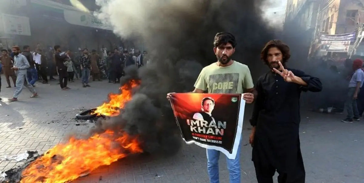 حمله هواداران عمران خان به پادگانها و مراکز نظامی