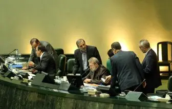 اعتراض نمایندگان به تعطیلات دو هفته‌ای مجلس و واکنش لاریجانی