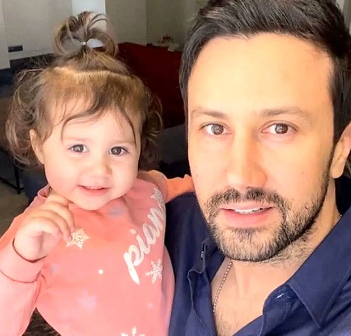 شاهرخ استخری در حال بازی کودکانه /عکس