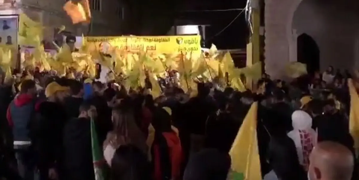 شادی خیابانی حامیان حزبالله در پی پیروزی برخی نامزدهایشان+فیلم