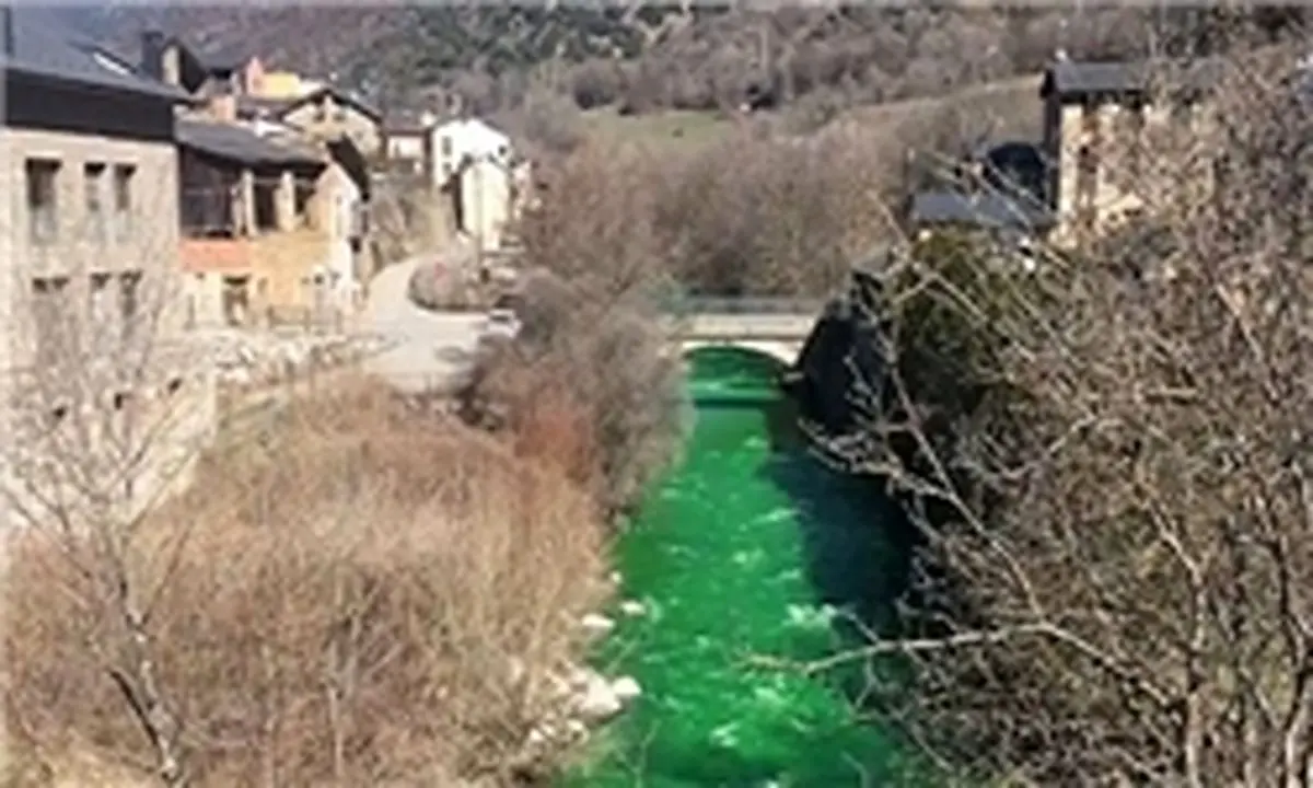آب این رودخانه سبز شد + عکس