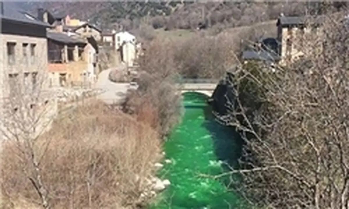 آب این رودخانه سبز شد + عکس