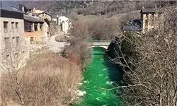 آب این رودخانه سبز شد + عکس