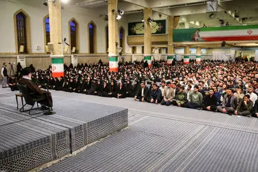 دیدار جمعی از رأی اولی‌ها و خانواده‌های شهدا با رهبر انقلاب