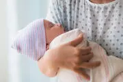 دلایل نیاز شدید نوزادان به آغوش| اینفوگرافی 