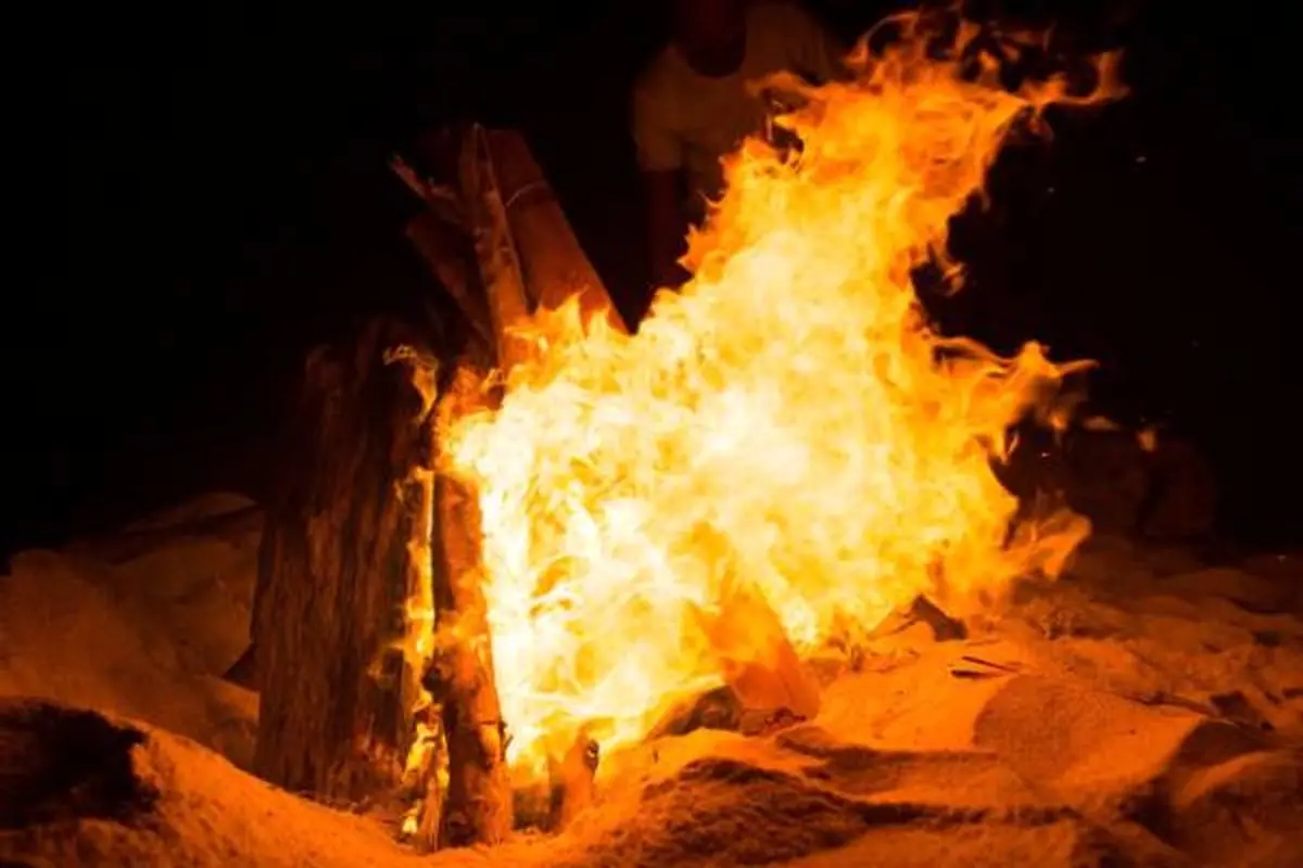 جشن سده چیست؟ | تاریخچه و آیین جشن 10 بهمن