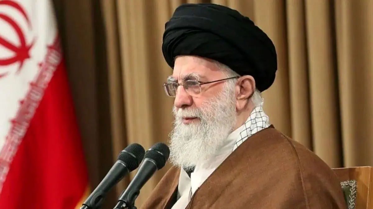 تنها نظامی رسمی همراه آیتالله خامنهای در سوریه+ عکس