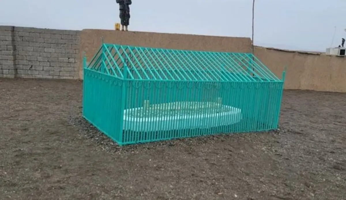 مقبره بنیانگذار طالبان رونمایی شد
