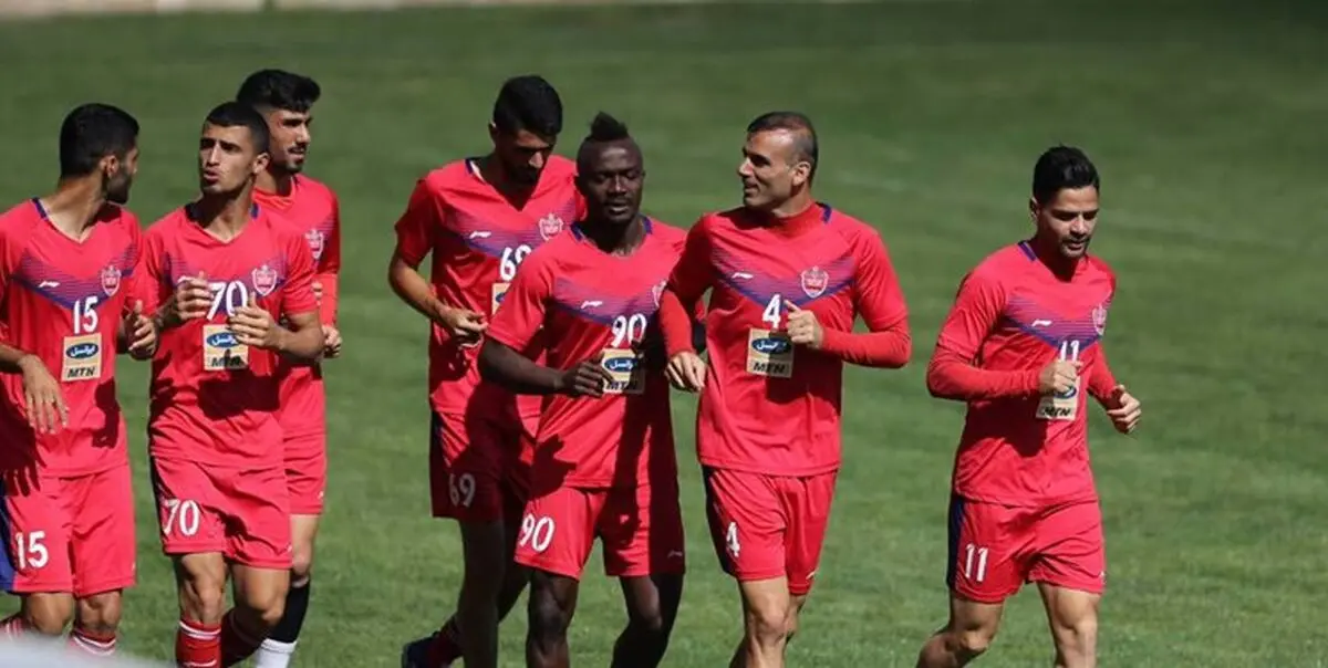 پرسپولیسی ها دست به اعتراض زدند/ تصاویر