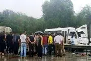 واژگونی مینی‌بوس کارکنان و سربازان ارتش در نوشهر/ یک سرباز وظیفه جان باخت+تصاویر