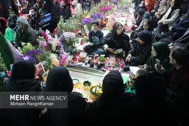 لحظات تحویل سال در گلزار شهدای تهران