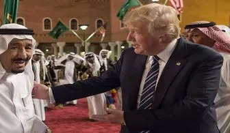 ادای احترام ترامپ در مقابل پادشاه عربستان جنجال‌برانگیز شد/ عکس