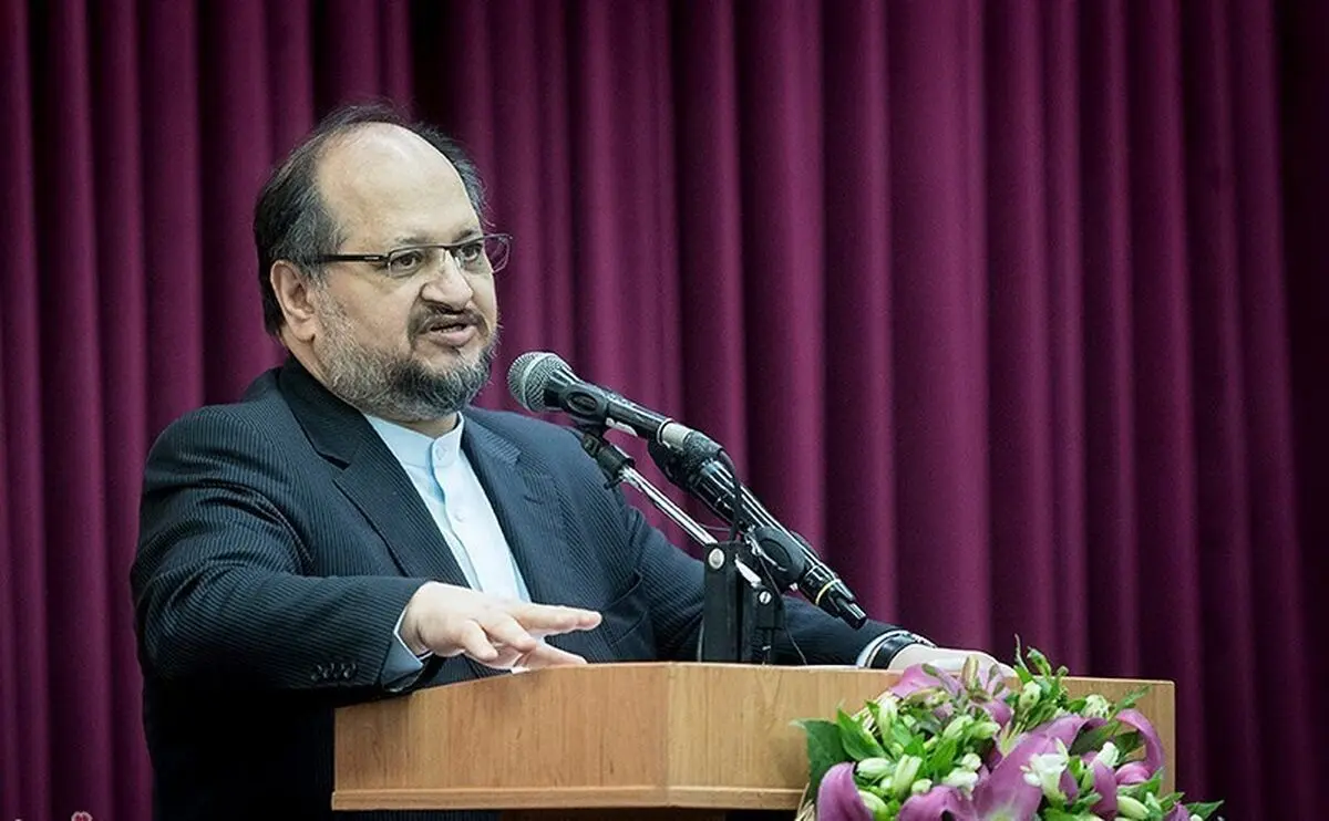 شریعتمداری: نگرانی بابت آسیب دیدن مصرف کنندگان از عدم درج قیمت کالا نداریم