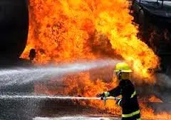 مهار آتش سوزی شرکت ریسندگی در کاشان پس از 30 ساعت 