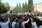 اعتراض مردم به استقبال مهمان ناخوانده 