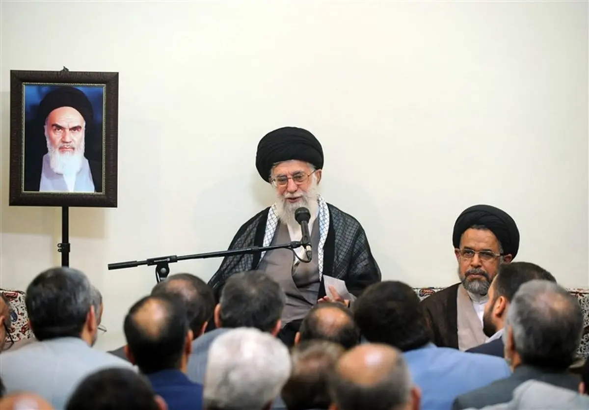 رهبر انقلاب:جهتگیریهای انقلاب باید به طور کامل در وزارت اطلاعات حفظ شود
