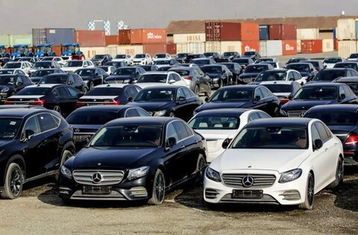 واردات خودروهای یک میلیاردی، بازار را تنظیم نمیکند