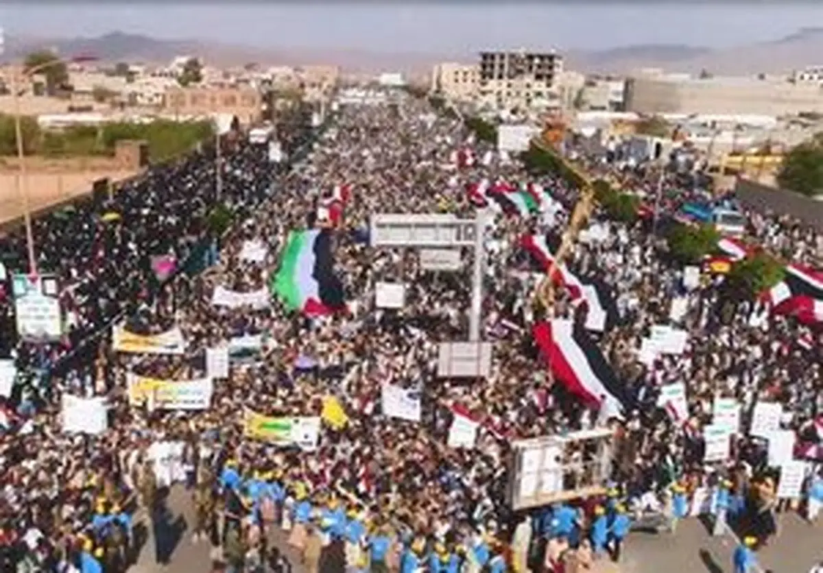 گزینه ما «هیهات منا الذلة» است