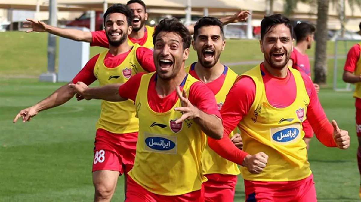 پیشکسوتان پرسپولیس در زمین تمرین این تیم حضور پیدا کردند
