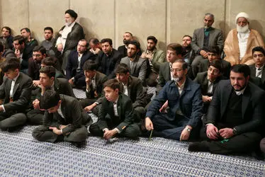 دیدار جمعی از رأی اولی‌ها و خانواده‌های شهدا با رهبر انقلاب