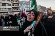 تصاویر تجمع سوگواران رهبر شهید انقلاب در مقابل دانشگاه تهران