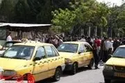 تجمع تاکسیرانان زنجان در مقابل استانداری