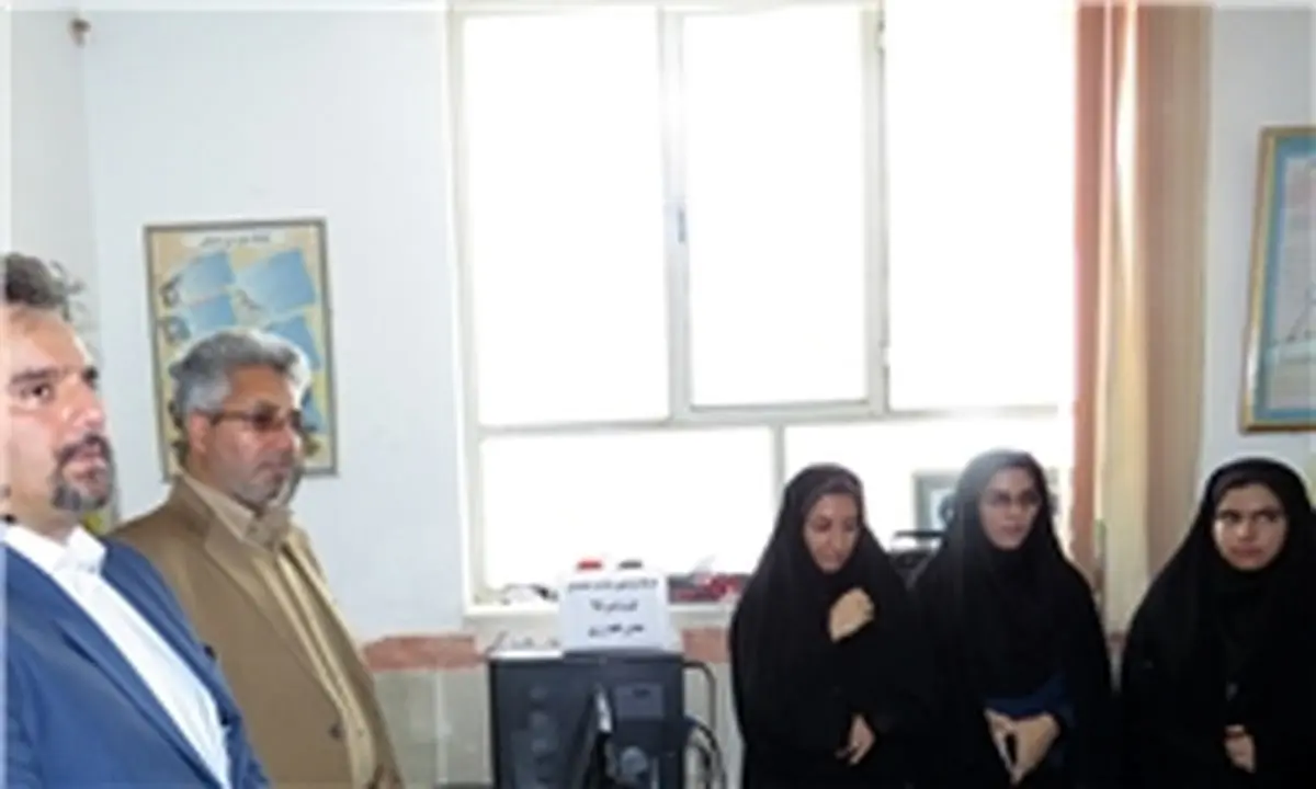 تبریک به معلم در دورترین روستای شهرستان خوسف + تصاویر