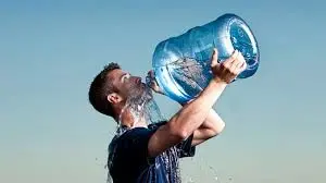 با این شش ترفند آب بدن خود را در تابستان حفظ کنید