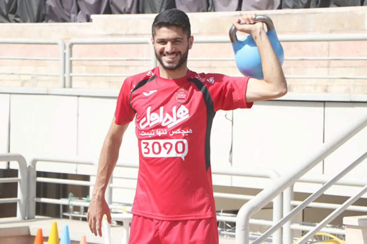 مدافع پرسپولیس در کنار مادرش+عکس