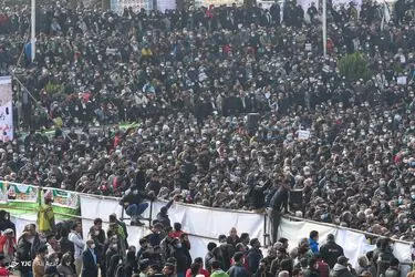 نصف جهان، زاینده رود را فریاد زد