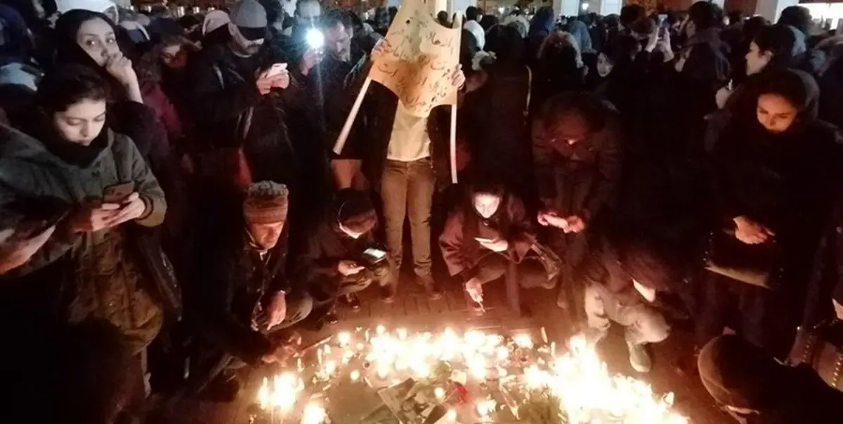 تجمع دانشجویی که به شعارهای تند و پاره کردن عکس حاج قاسم انجامید+تصاویر