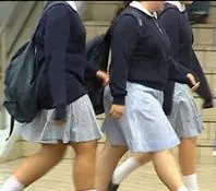ممنوعیت پوشیدن دامن در مدارس انگلیس
