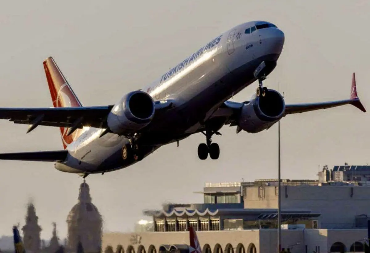 اشیاء پرنده مشکوک این فرودگاه را تعطیل کرد