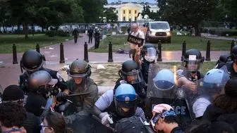 درگیری پلیس آمریکا با معترضان در نزدیکی کاخ سفید

