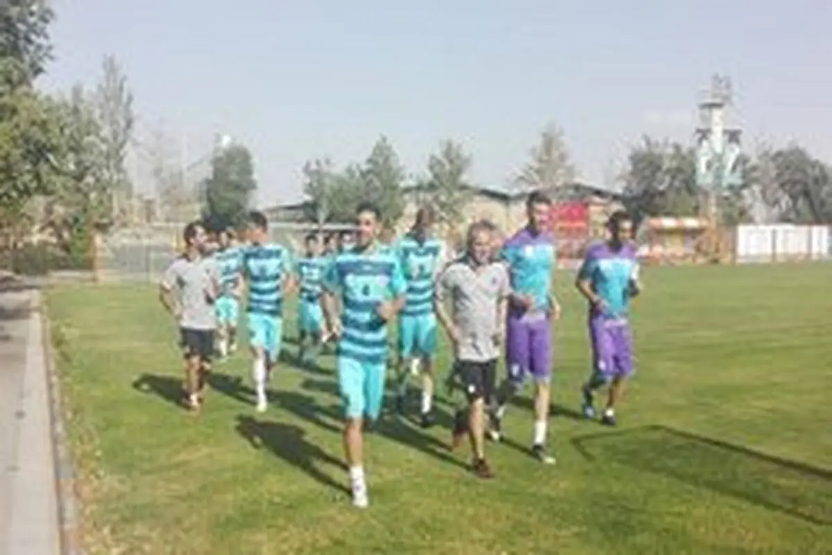 تیم دایی با ۱۳ بازیکن استارت زد