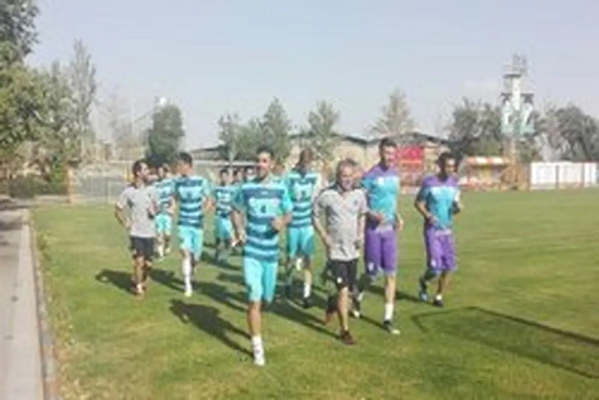 تیم دایی با ۱۳ بازیکن استارت زد
