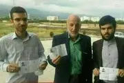 حضور پدر و دو پسرش در کنکور 96/ عکس