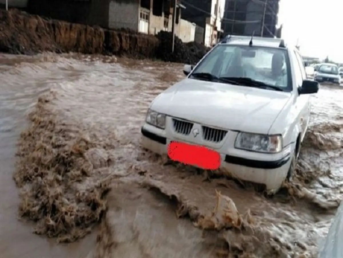 تنها با چند دقیقه بارندگی، قم را آب برد
