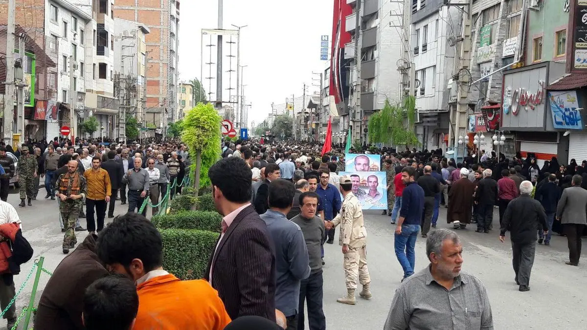
تشییع پیکر شهید مدافع حرم + تصاویر
