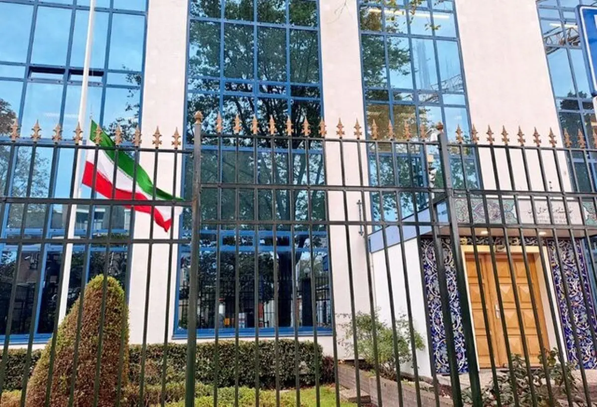 نیمه افراشته شدن پرچم سفارت ایران در هلند