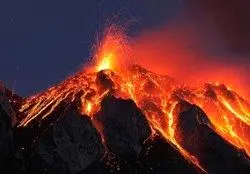 فوران آتشفشانی از نمای بالا + عکس