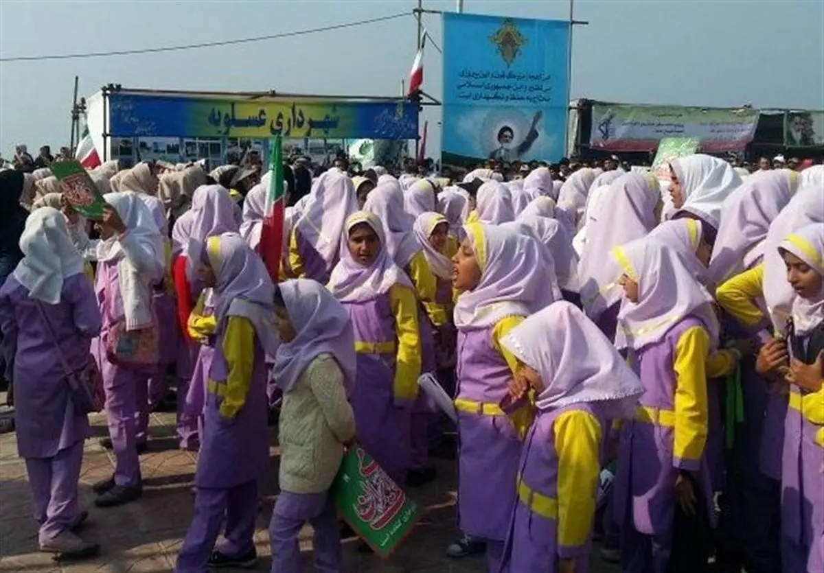 برخی مدارس دانشآموزان لرستان را به استقبال روحانی میبرند