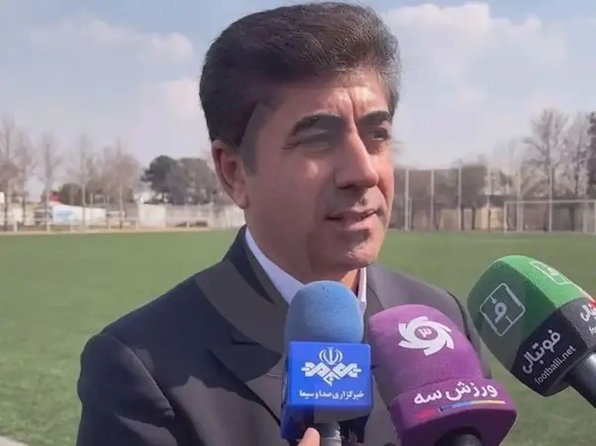 دبیرکل فدراسیون بی‌پاسخ سالن را ترک کرد