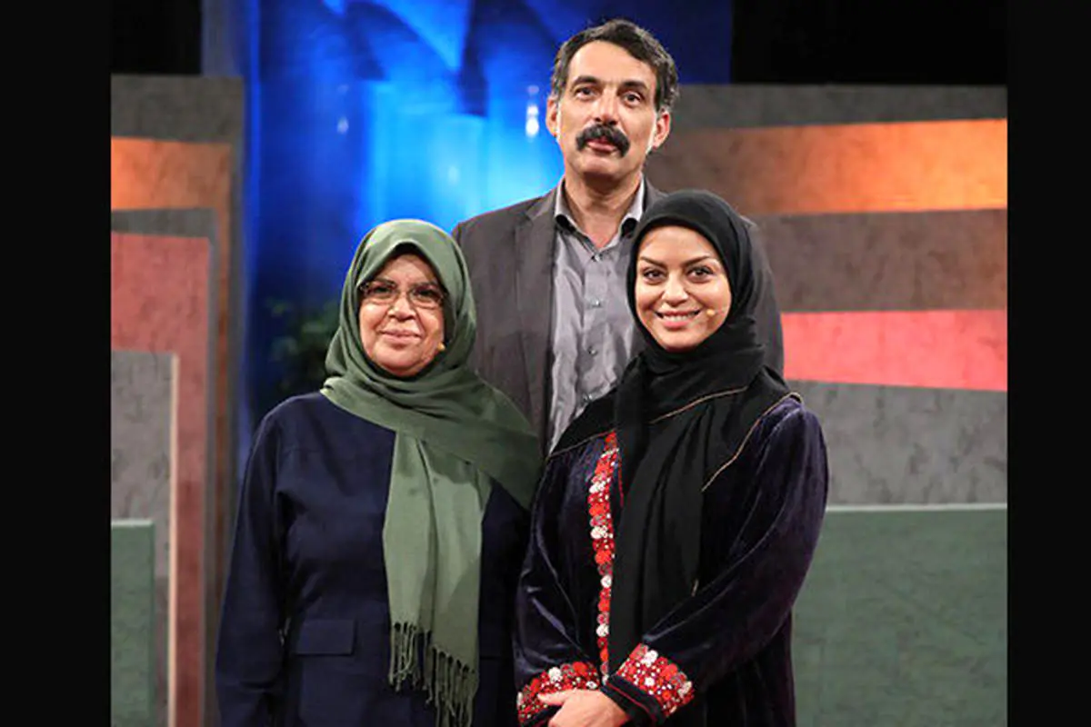 خانم بازیگر میزبان زنی که از زباله ثروت میسازد