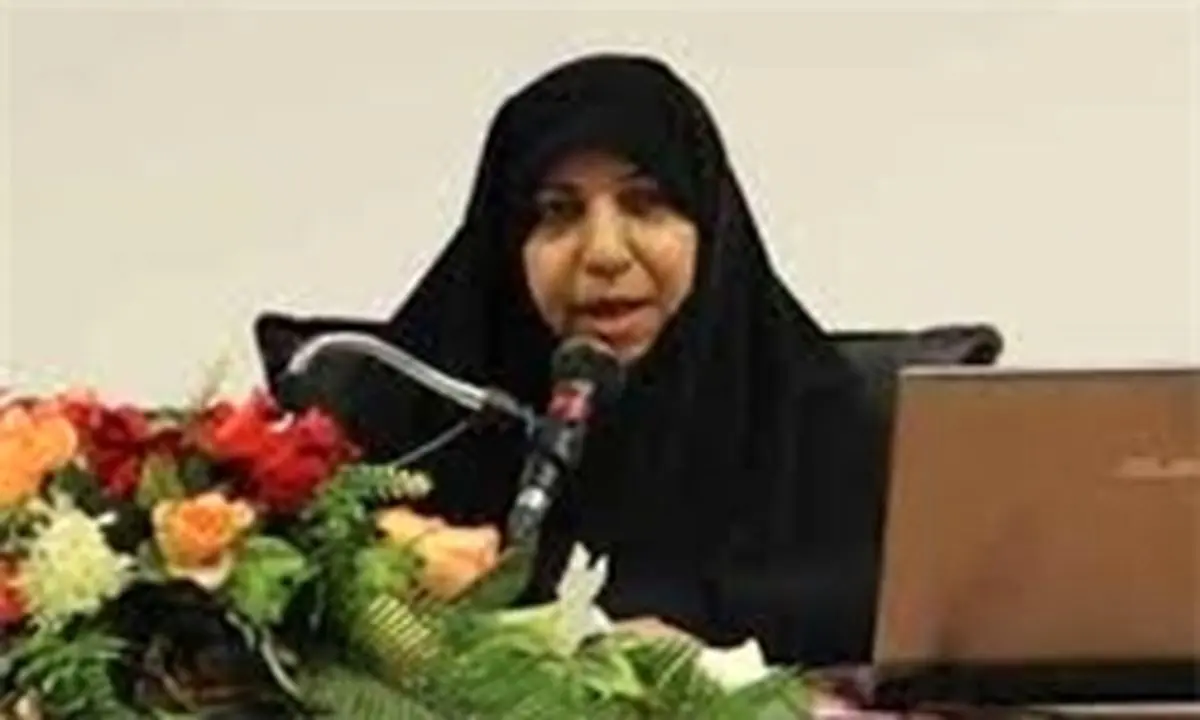دختران جوان در دام رسانه‌های مجازی
