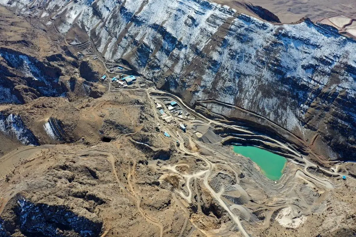 اهدای سهام شرکت معدنی سوژمیران به کلیه کارکنان و کارگران