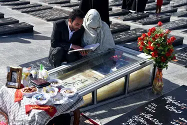 سفره عقد بر سر مزار شهید همت